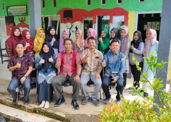 Pengabdian Dosen Pendidikan Fisika di MA Al-Kharim Bengkulu Tengah.
