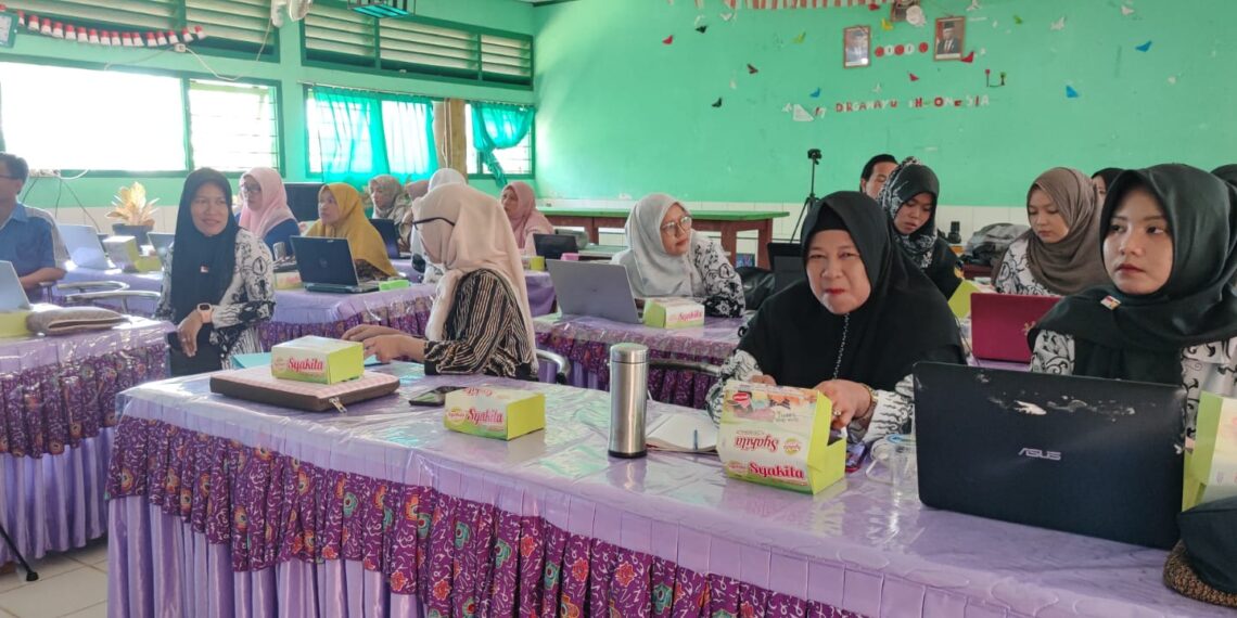 Pelatihan Pengelolaan Kelas Hybrid oleh Dosen Fisika