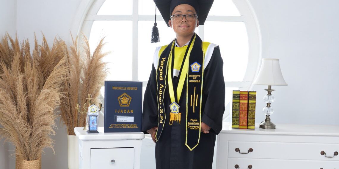 Salah Satu Mahasiswa Pendidikan Fisika Fakultas Keguruan Dan Ilmu Pendidikan Universitas Bengkulu Telah Berhasil Meraih Prestasi Dalam Ajang Lulusan Menginspirasi Unib