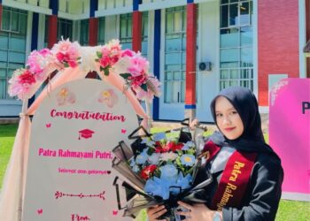 MAHASISWA PENDIDIKAN FISIKA UNIB MERAIH PRESTASI SEBAGAI WISUDAWAN TERMUDA FKIP UNIVERSITAS BENGKULU PERIODE 103 TAHUN 2026