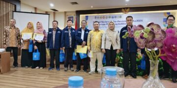 Dr. Fitri April Yanti, M.Pd. Raih Penghargaan Dosen Berprestasi Terbaik 3 Jenjang Lektor pada Seminar Nasional Fisika–Pendidikan Fisika 2026