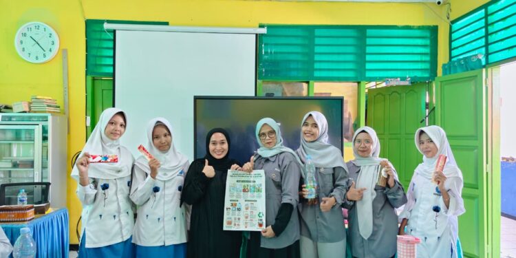 PRESS RELEASE PENGABDIAN DOSEN PENDIDIKAN FISIKA PENGUATAN EDUKASI PENGELOLAAN SAMPAH ORGANIK MELALUI PEMBUATAN ECO ENZYME BERBASIS PEMBELAJARAN SAINS DI SMPN 3 KOTA BENGKULU TAHUN 2026
