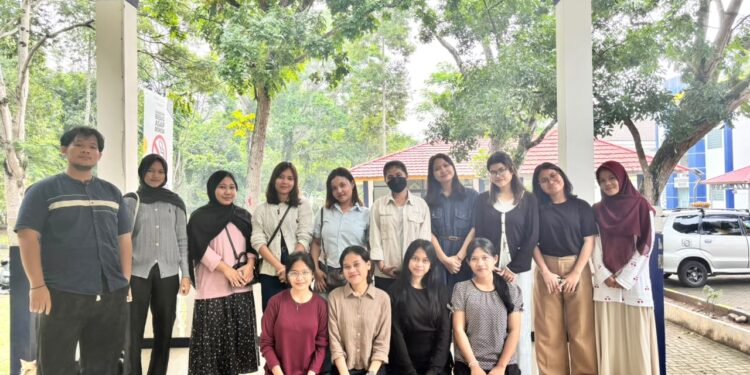 PHYSICS WORSHIP TOGETHER: BERTUMBUHLAH UNTUK MENJADI TERANG DUNIA