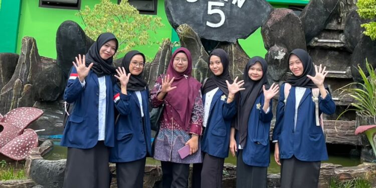 PRESS RELEASE PENGANTARAN MAHASISWA ASISTENSI MENGAJAR PROGRAM STUDI PENDIDIKAN FISIKA UNIVERSITAS BENGKULU KE SMA NEGERI 5 KOTA BENGKULU