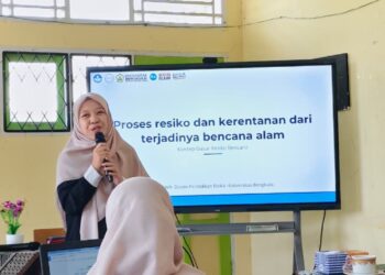 PRESS RELEASE PENGABDIAN DOSEN PENDIDIKAN FISIKA PELATIHAN MITIGASI BENCANA UNTUK MENINGKATKAN KESIAPSIAGAAN SISWA SMA IT KHOIRU UMMAH