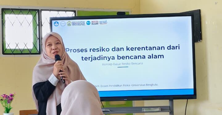PRESS RELEASE PENGABDIAN DOSEN PENDIDIKAN FISIKA PELATIHAN MITIGASI BENCANA UNTUK MENINGKATKAN KESIAPSIAGAAN SISWA SMA IT KHOIRU UMMAH